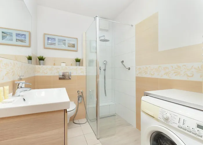 Jasny & Przestronny Z Balkonem I Parkingiem By Rent Like شقة غدينيا